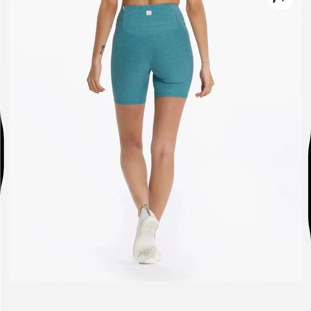 NWT Vuori Clean Elevation Shorty in Luna Heather - Picture 3 of 5